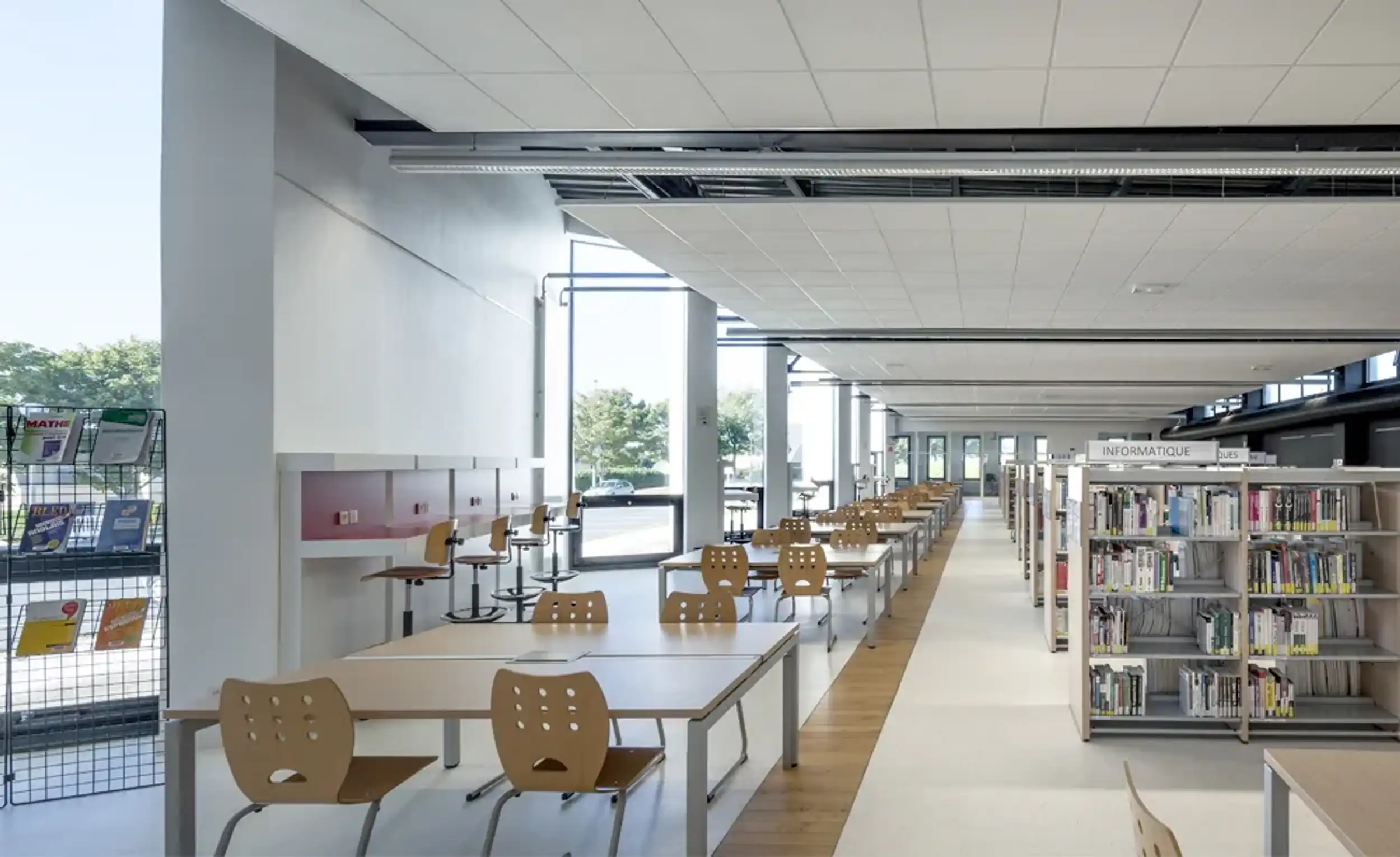 Salle bibliothèque Cherbourg par DHD Architectes